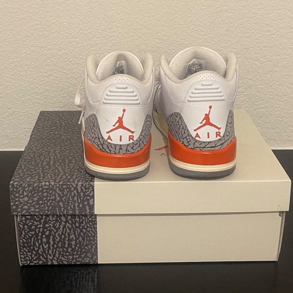 Woman's Air Jordan 3 Retro - Picture 3 of 6